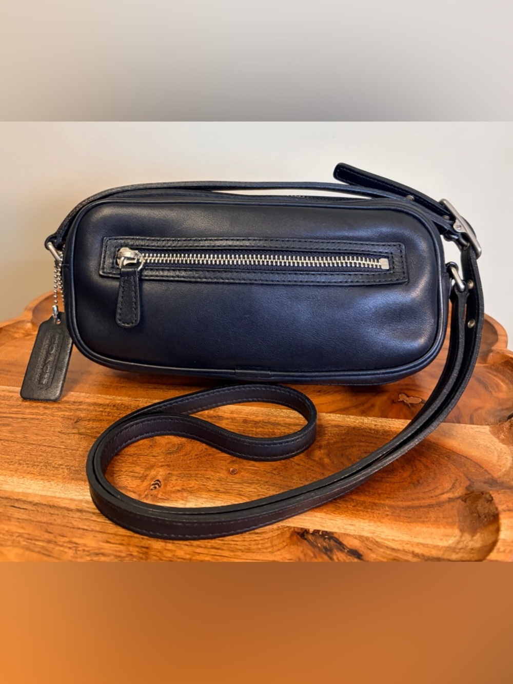 Vintage COACH East West Slim Black Leather Camera Crossbody Costa Rica 9589 EUC